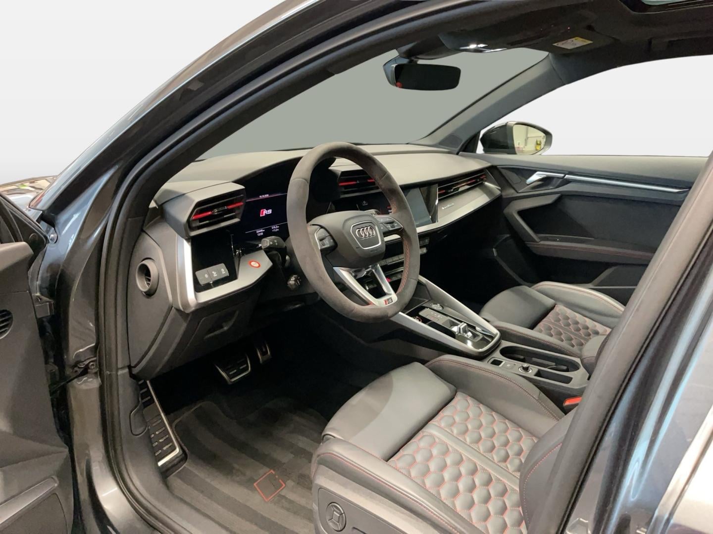 Bild über Audi RS 3 Sportback TFSI quattro S tronic - für weitere Informationen kontaktieren Sie den Audi Partner