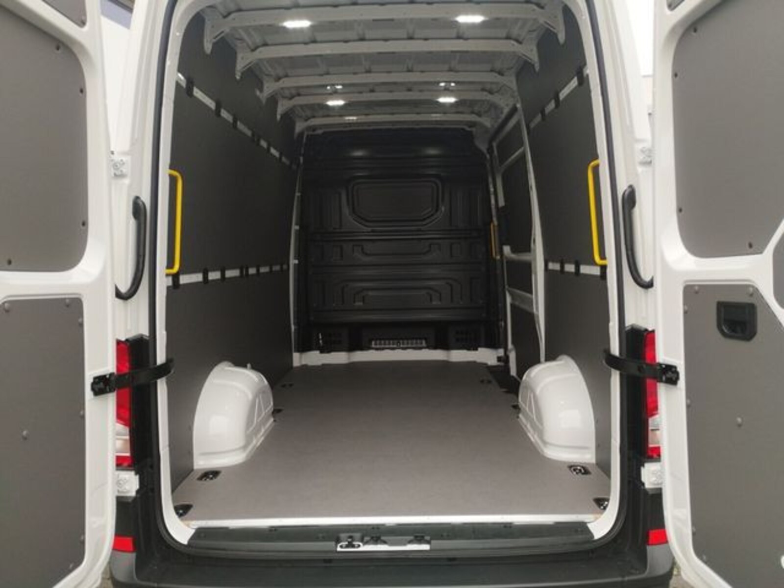 Volkswagen Crafter Kasten mittlerer Radstand – Bild 11