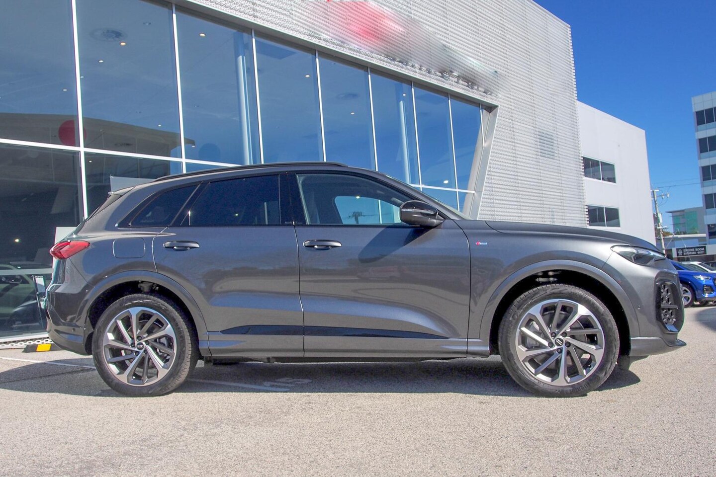 Image about Audi Q5 SUV TDI quattro 150 kW sport