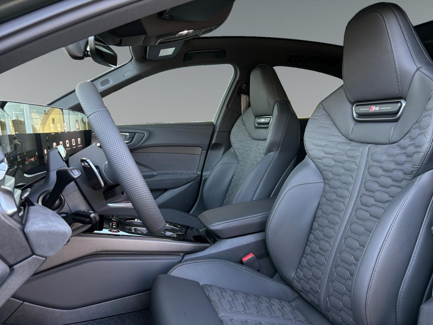 Bild über Audi RS 5 Limousine TFSI quattro 470 kW tiptronic - für weitere Informationen kontaktieren Sie den Audi Partner