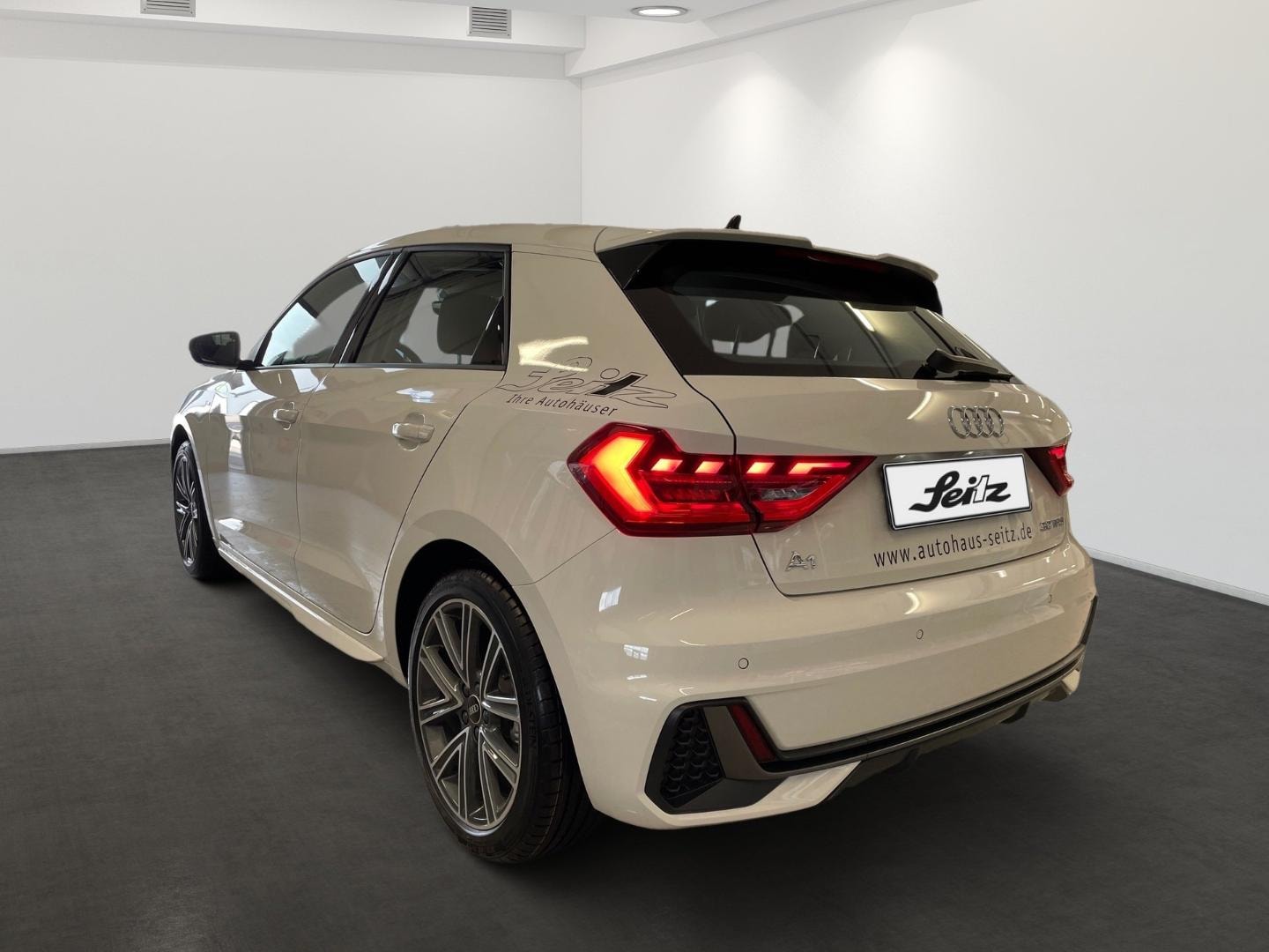 Bild über Audi A1 Sportback S line 30 TFSI S tronic - für weitere Informationen kontaktieren Sie den Audi Partner