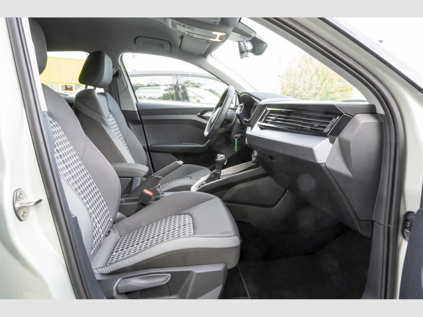 Bild über Audi A1 Sportback S line 25 TFSI S tronic - für weitere Informationen kontaktieren Sie den Audi Partner