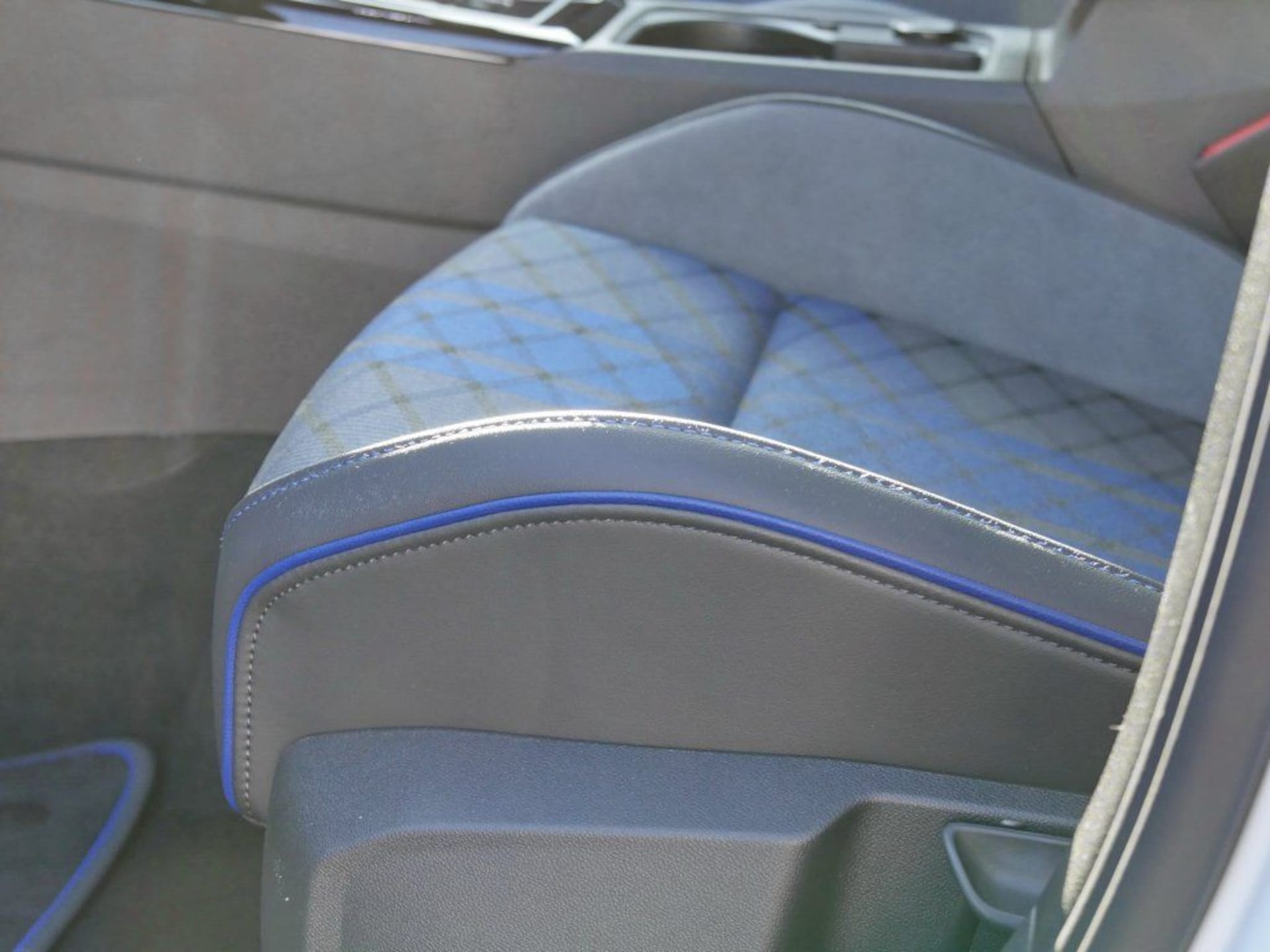 Volkswagen Golf Variant R