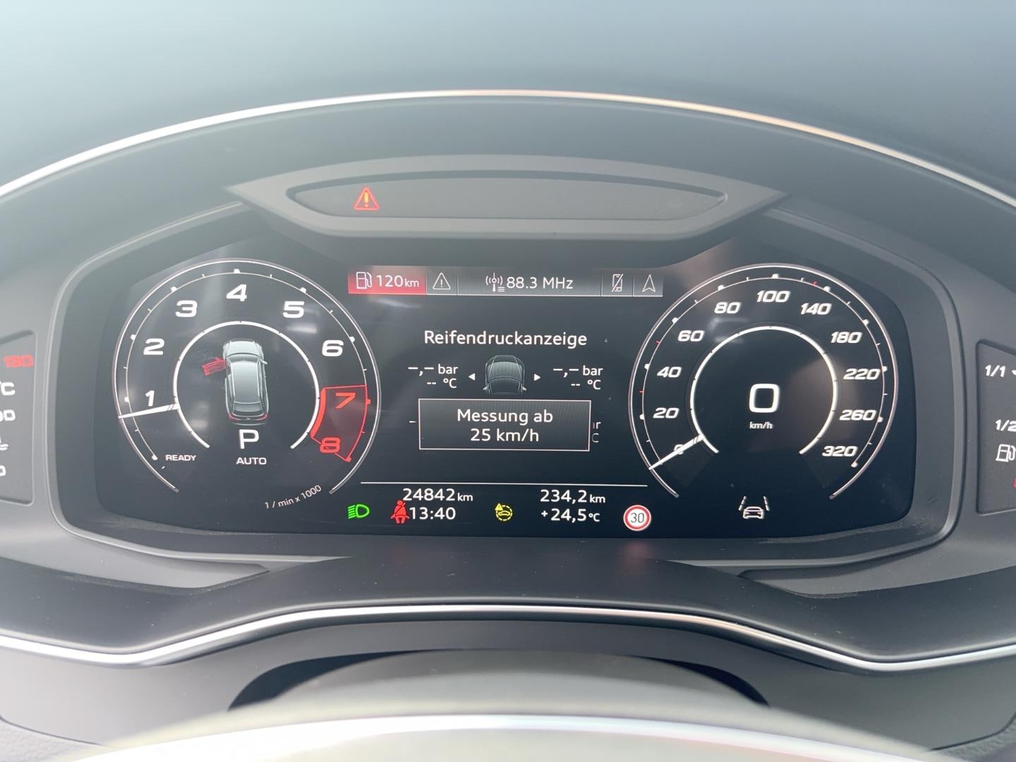 Bild über Audi RS 6 Avant performance TFSI quattro tiptronic - für weitere Informationen kontaktieren Sie den Audi Partner