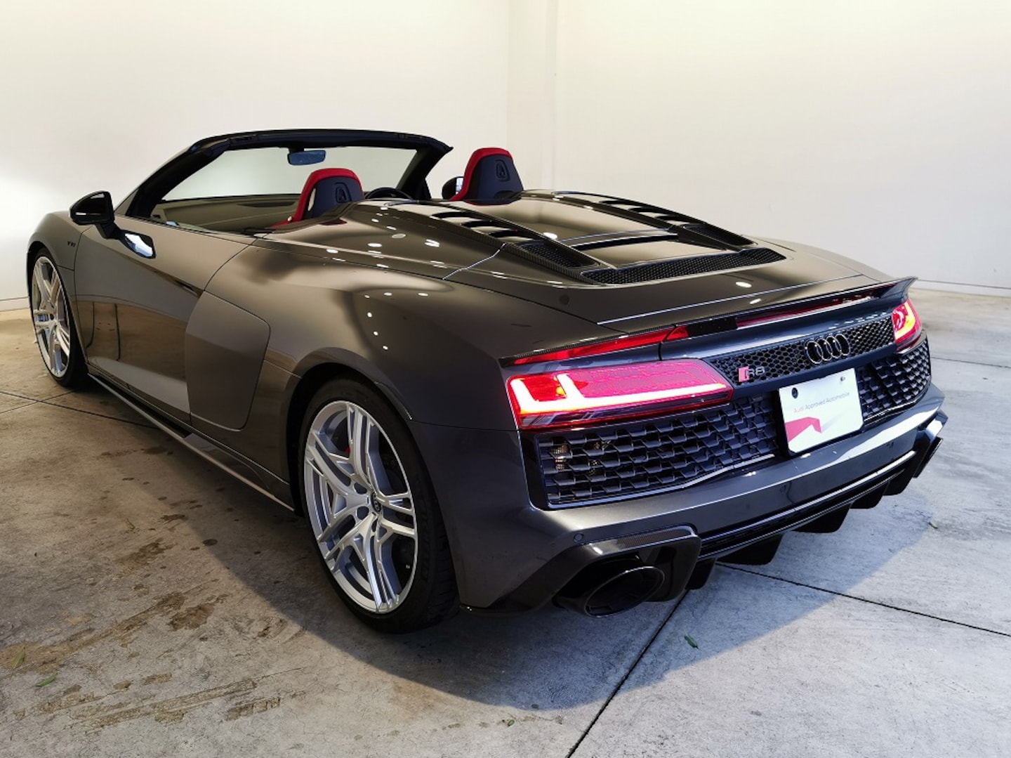 Audi R8 Spyder R8 Spyder V10 performance 5.2 FSI quattro S tronic for more details contact your dealer
