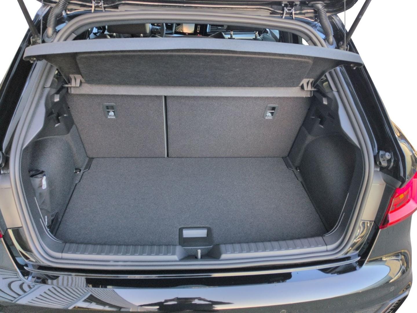 Bild über Audi A1 Sportback S line 40 TFSI S tronic - für weitere Informationen kontaktieren Sie den Audi Partner