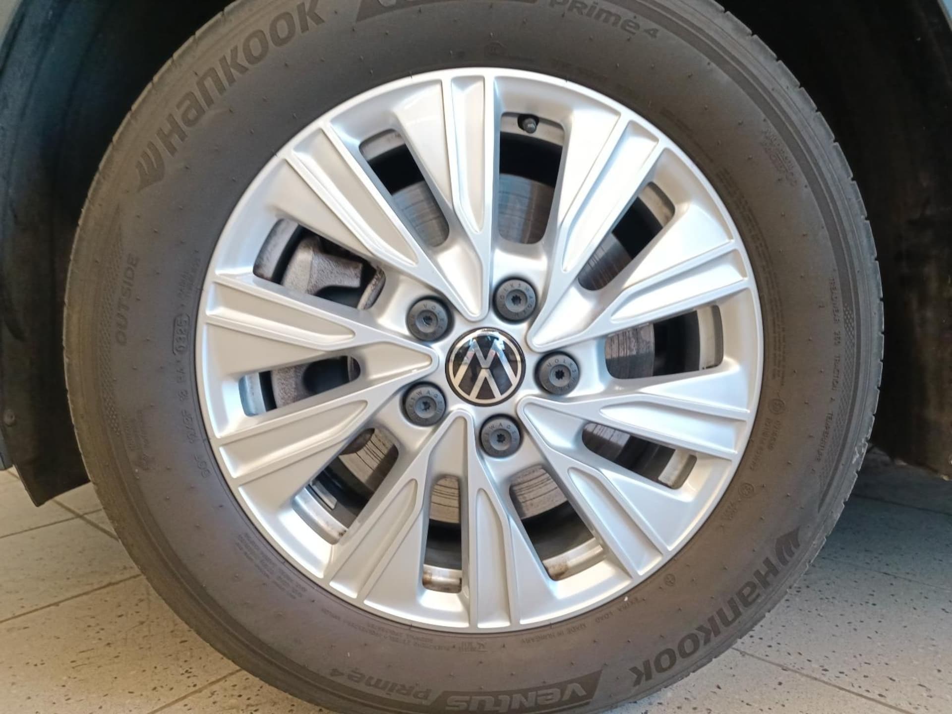 Volkswagen Multivan Langversion Basis-Modell