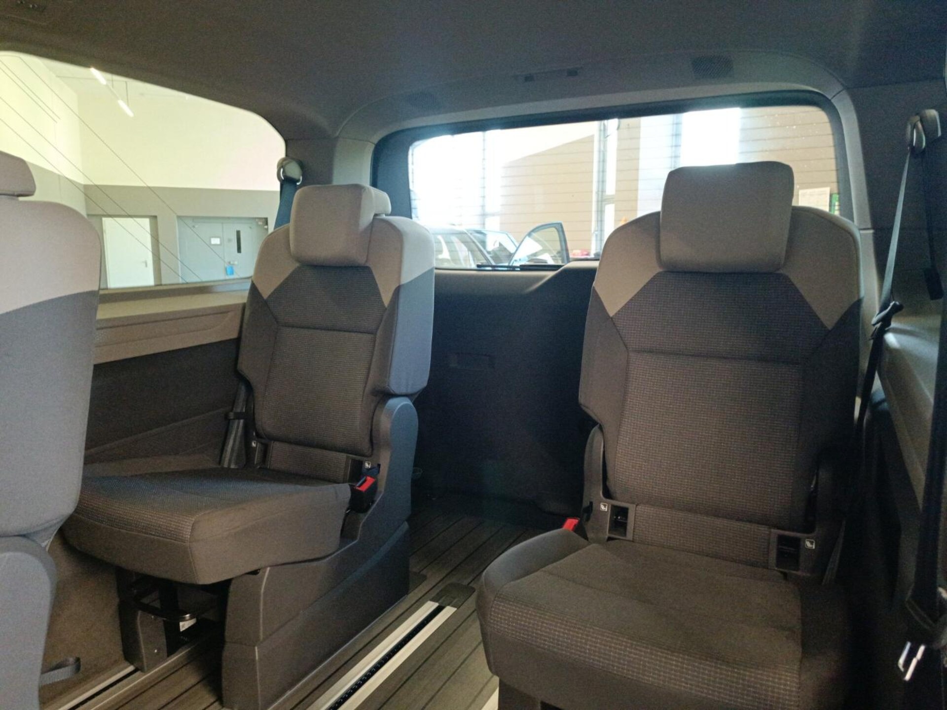 Volkswagen Multivan Langversion Basis-Modell