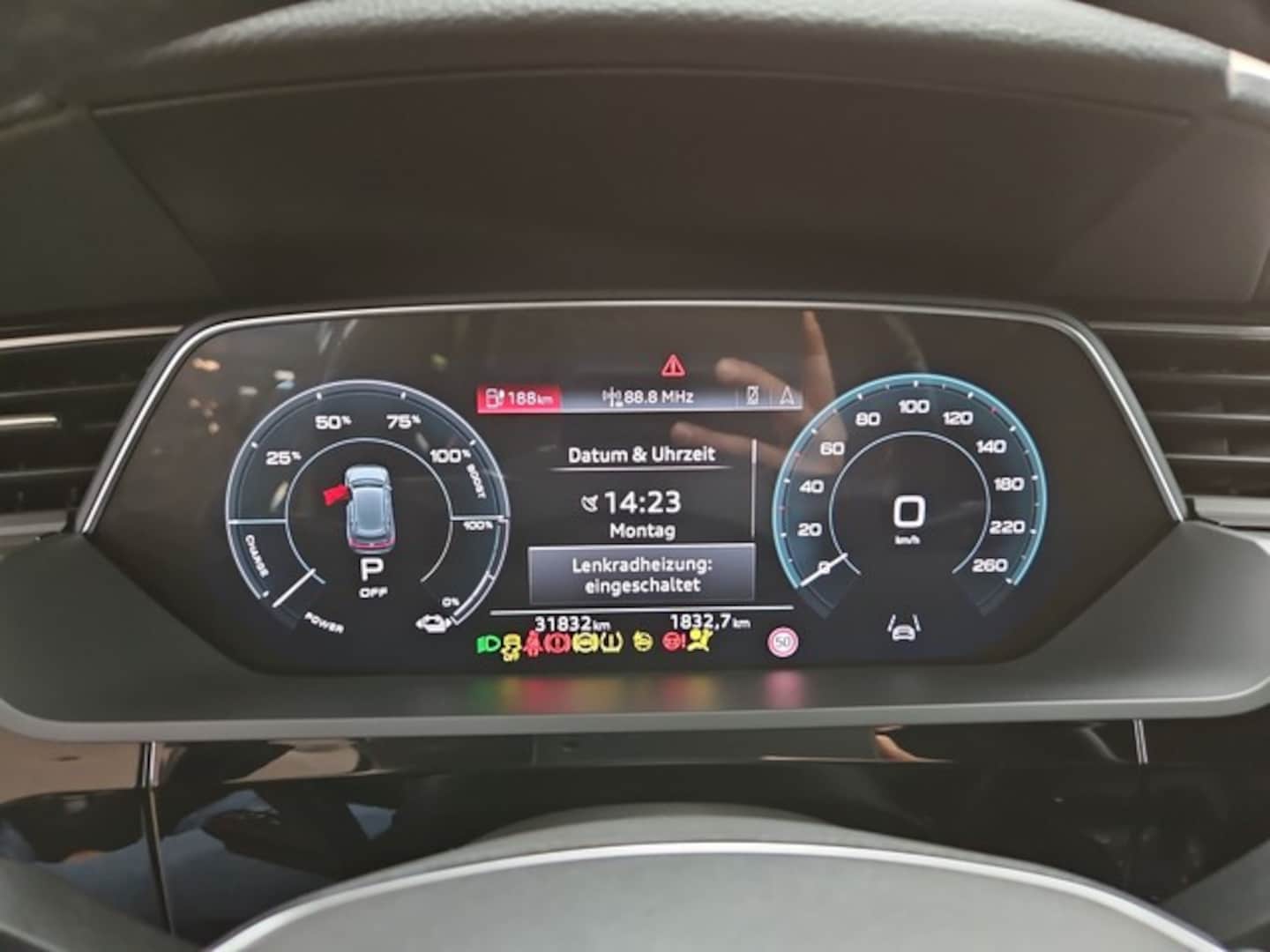 Bild über Audi e-tron advanced 55 quattro - für weitere Informationen kontaktieren Sie den Audi Partner