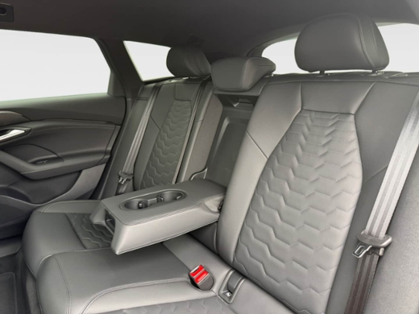 Bild über Audi A6 Avant e-tron S line business e-tron quattro 315 kW - für weitere Informationen kontaktieren Sie den Audi Partner