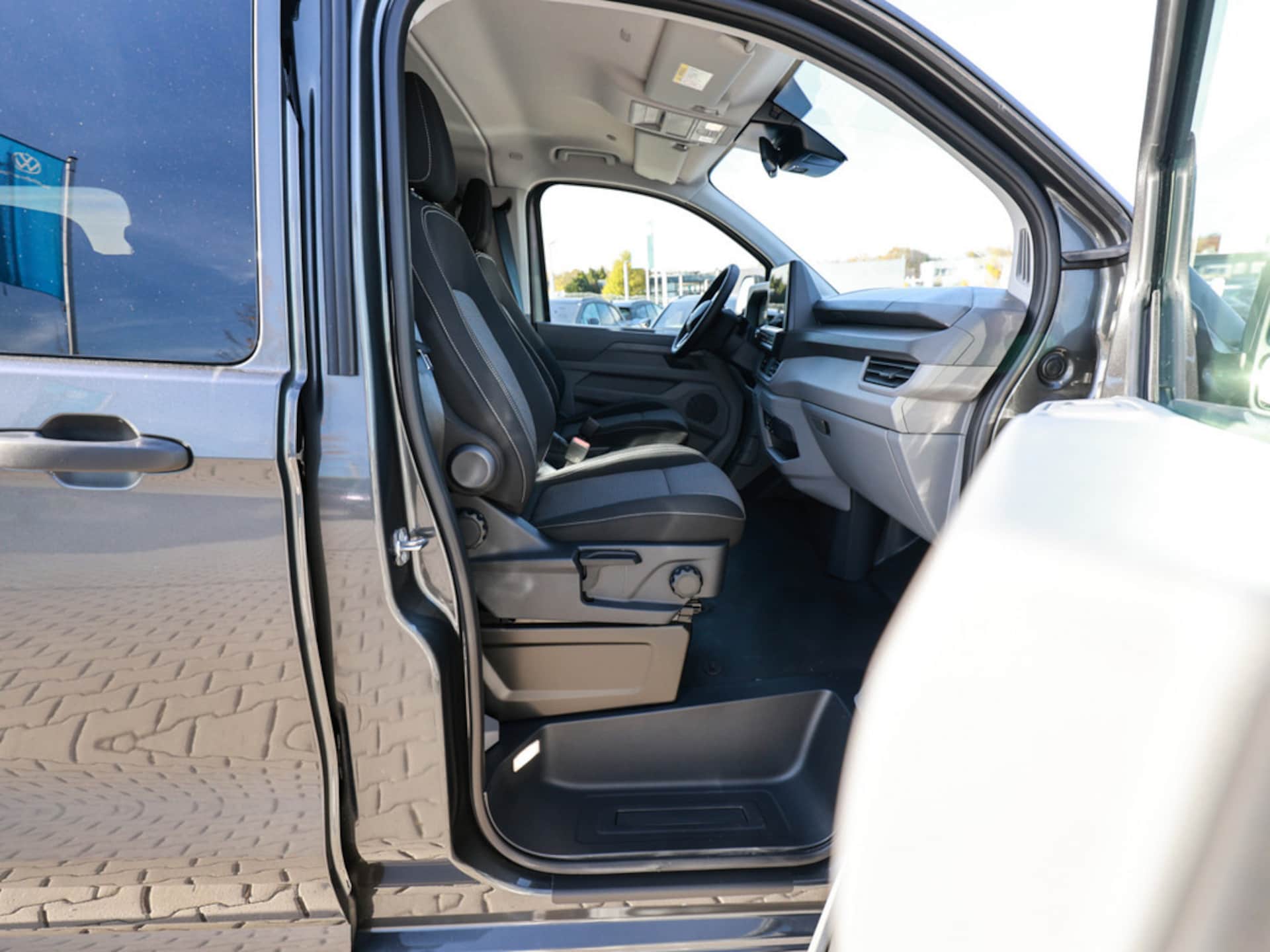 Volkswagen Caravelle langer Radstand Basis-Modell