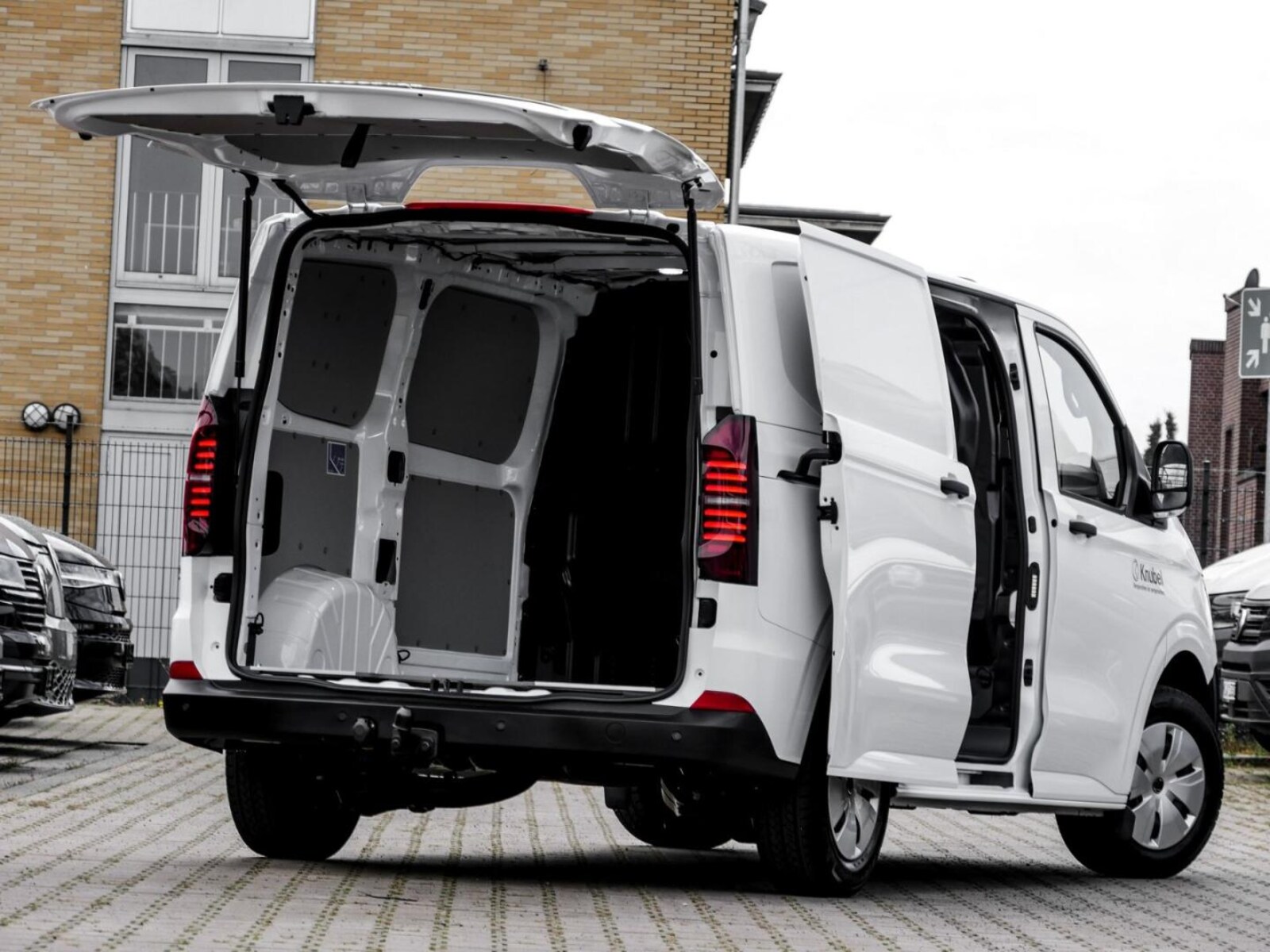 Volkswagen Transporter Kasten kurzer Radstand – Bild 8