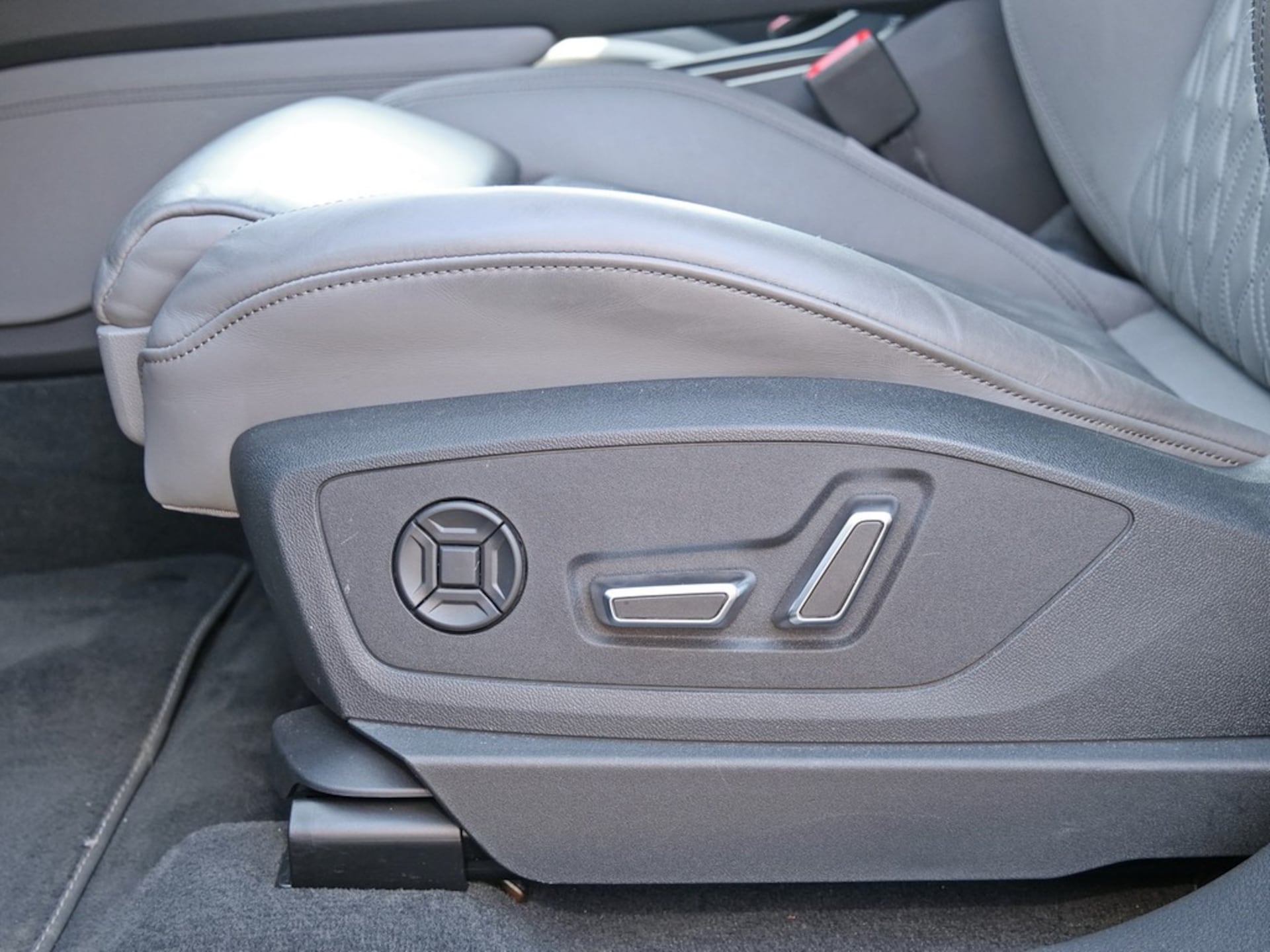 Audi e-tron S line