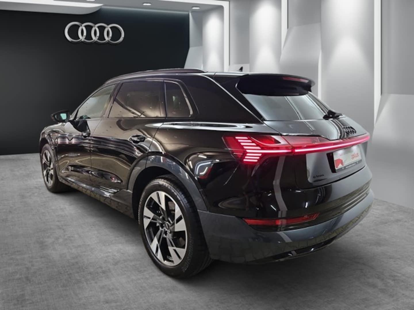 Bild über Audi e-tron advanced 55 quattro - für weitere Informationen kontaktieren Sie den Audi Partner