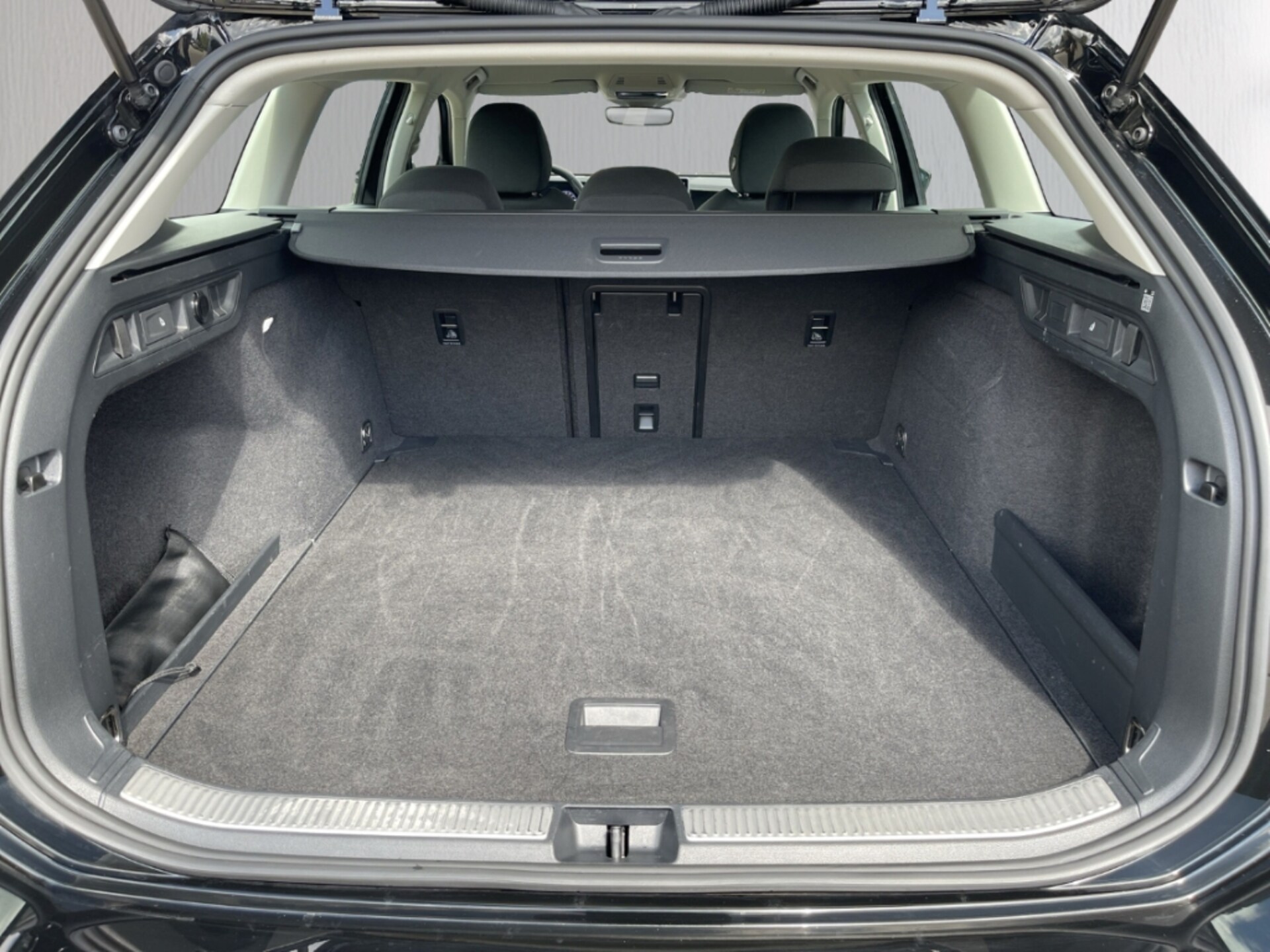 Volkswagen Passat Basis-Modell