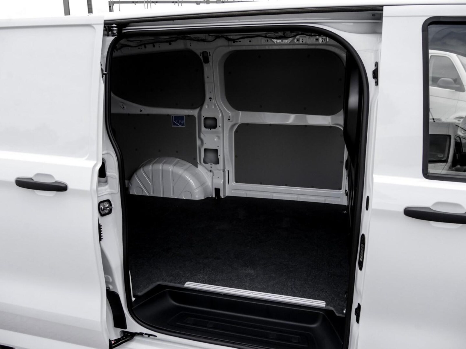 Volkswagen Transporter Kasten kurzer Radstand – Bild 15