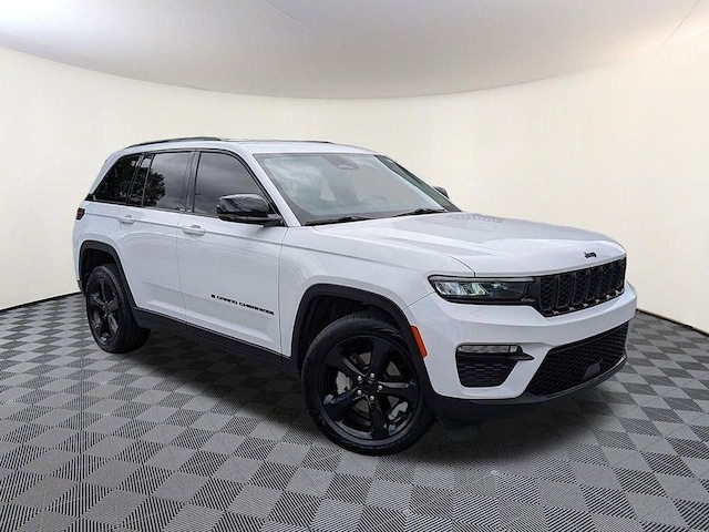Photo of 2023 Jeep Grand Cherokee 
