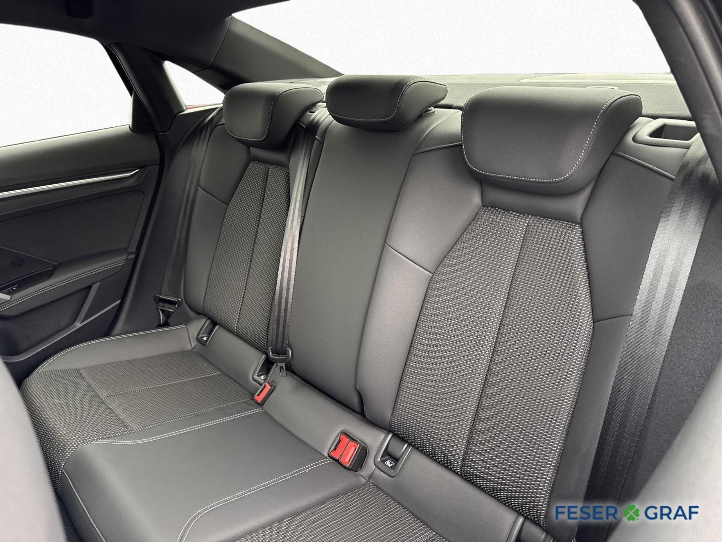Bild über Audi S3 Limousine TFSI quattro S tronic - für weitere Informationen kontaktieren Sie den Audi Partner
