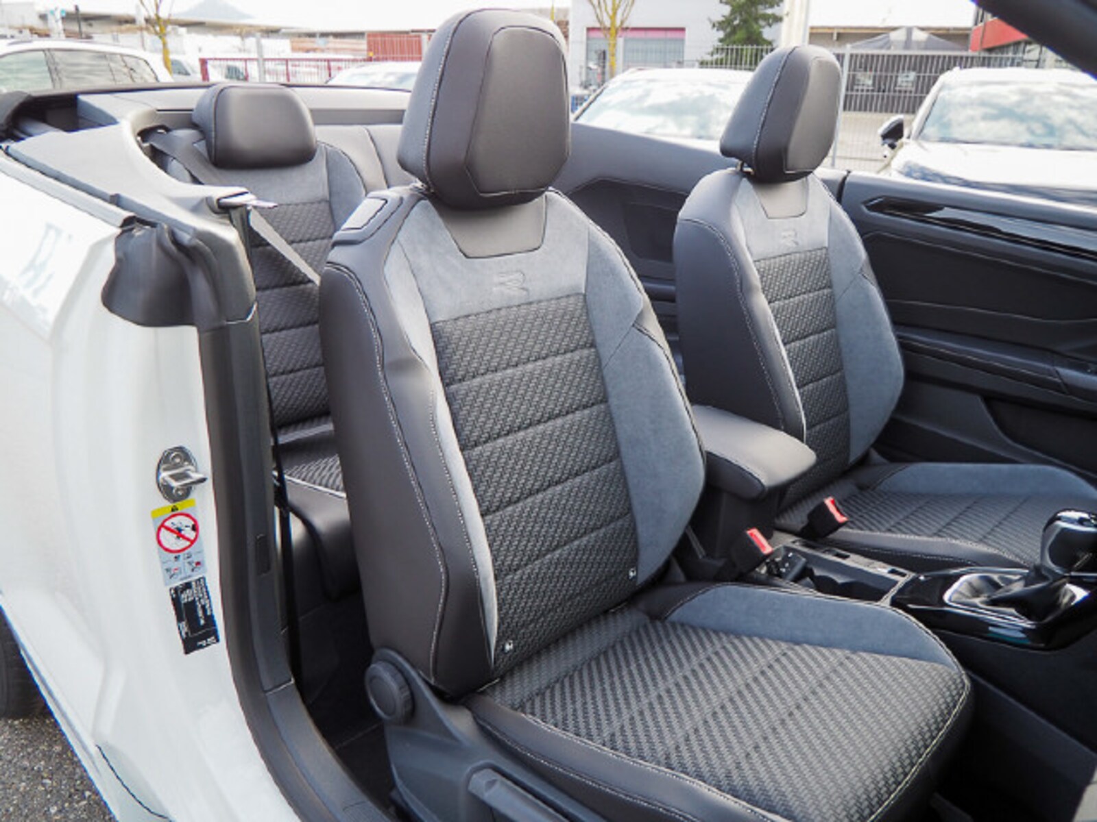 Volkswagen T-Roc Cabriolet – Bild 9