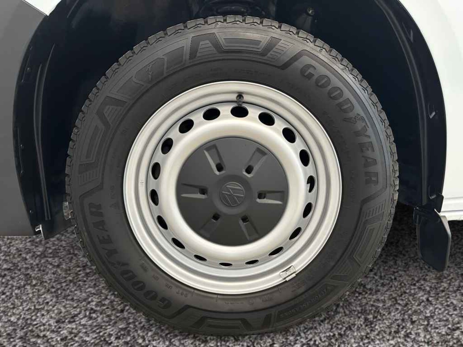 Volkswagen Transporter Kasten langer Radstand – Bild 4