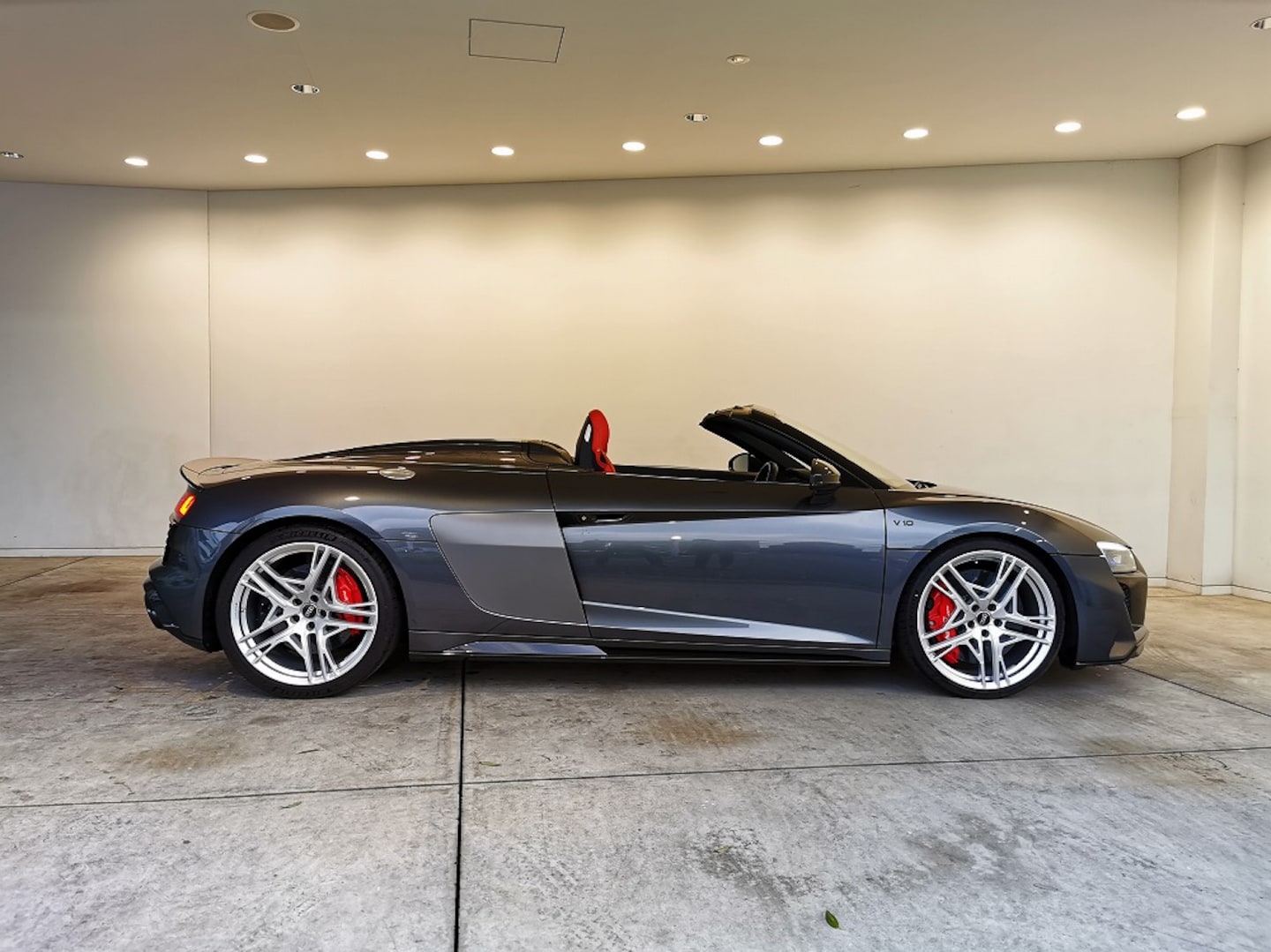 Audi R8 Spyder R8 Spyder V10 performance 5.2 FSI quattro S tronic for more details contact your dealer