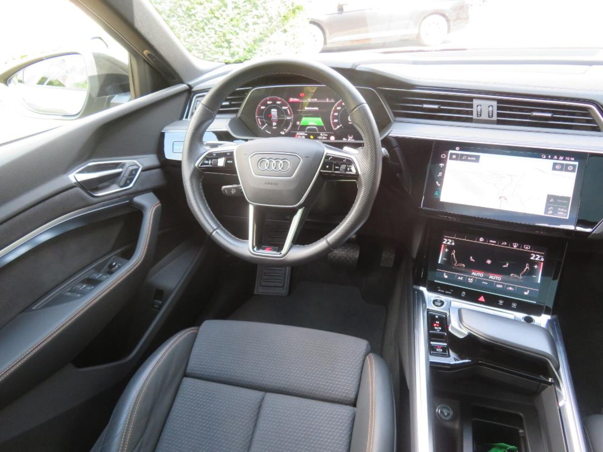 Audi e-tron S line