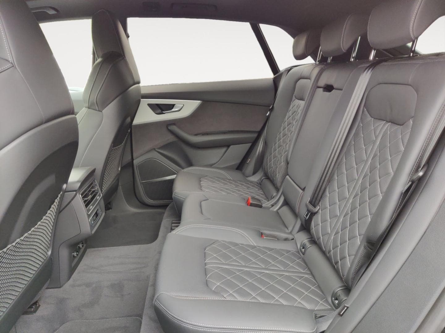 Bild über Audi Q8 SUV TFSI e S line business TFSI e quattro 360 kW tiptronic - für weitere Informationen kontaktieren Sie den Audi Partner