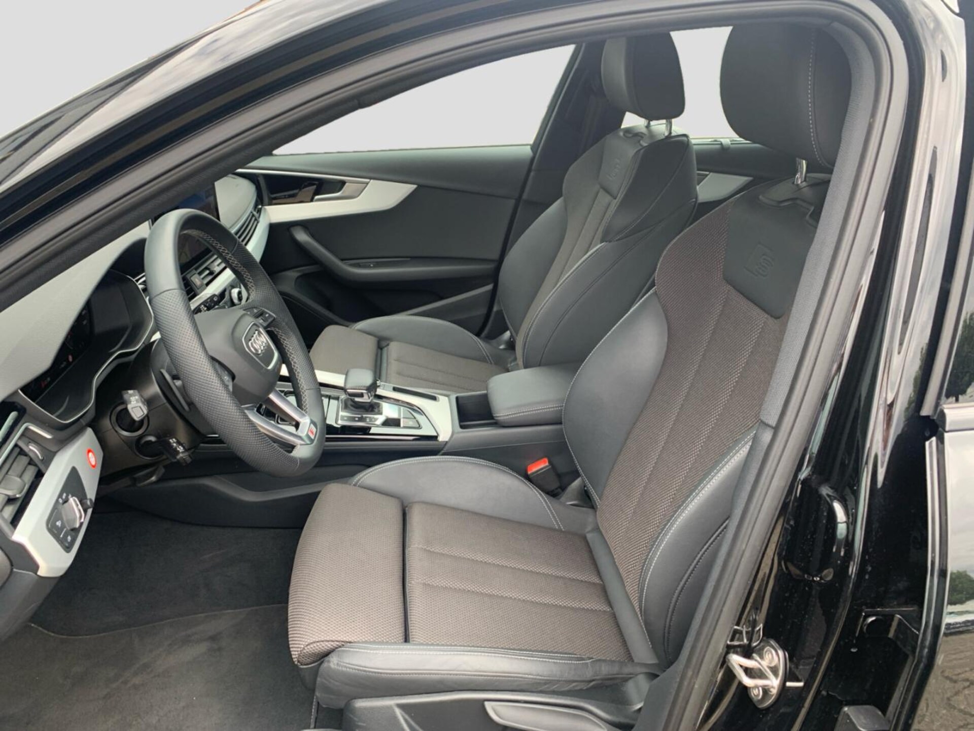 Audi A4 Avant S line