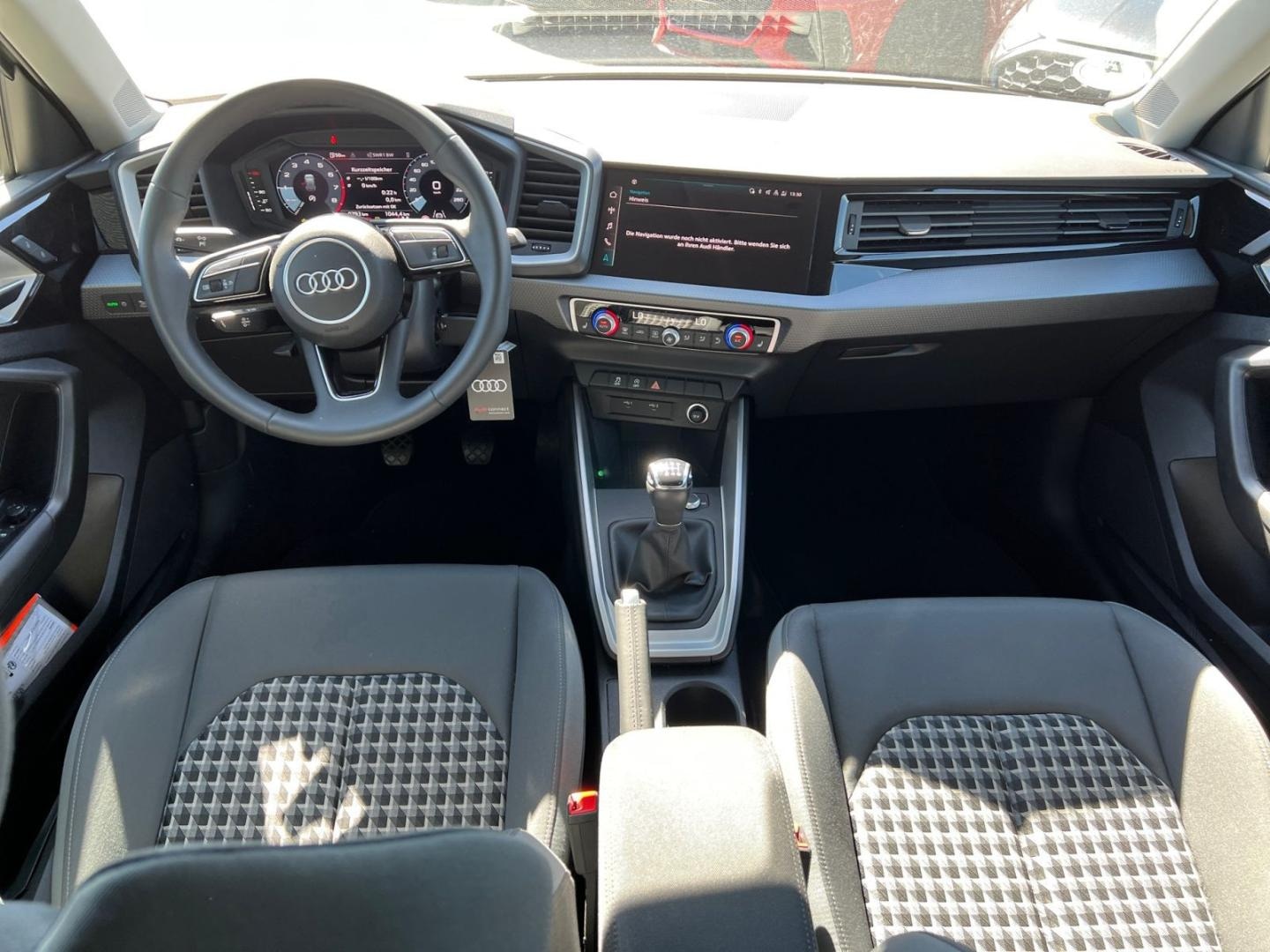 Bild über Audi A1 Sportback S line 30 TFSI Schaltgetriebe - für weitere Informationen kontaktieren Sie den Audi Partner