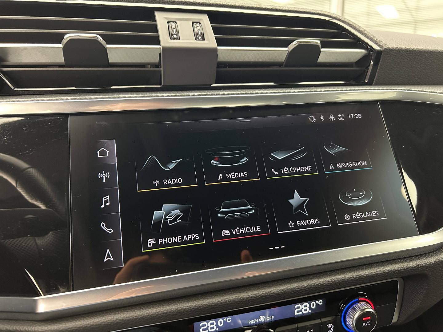 Image about Audi Q3 TFSI e S line 45 TFSI e 180 kW (245 ch) S tronic
