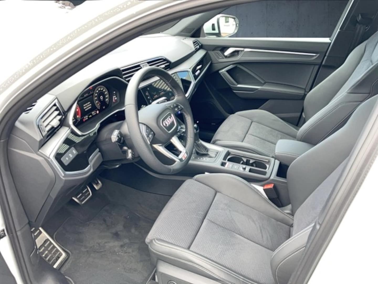 Bild über Audi Q3 S line 40 TDI quattro S tronic - für weitere Informationen kontaktieren Sie den Audi Partner