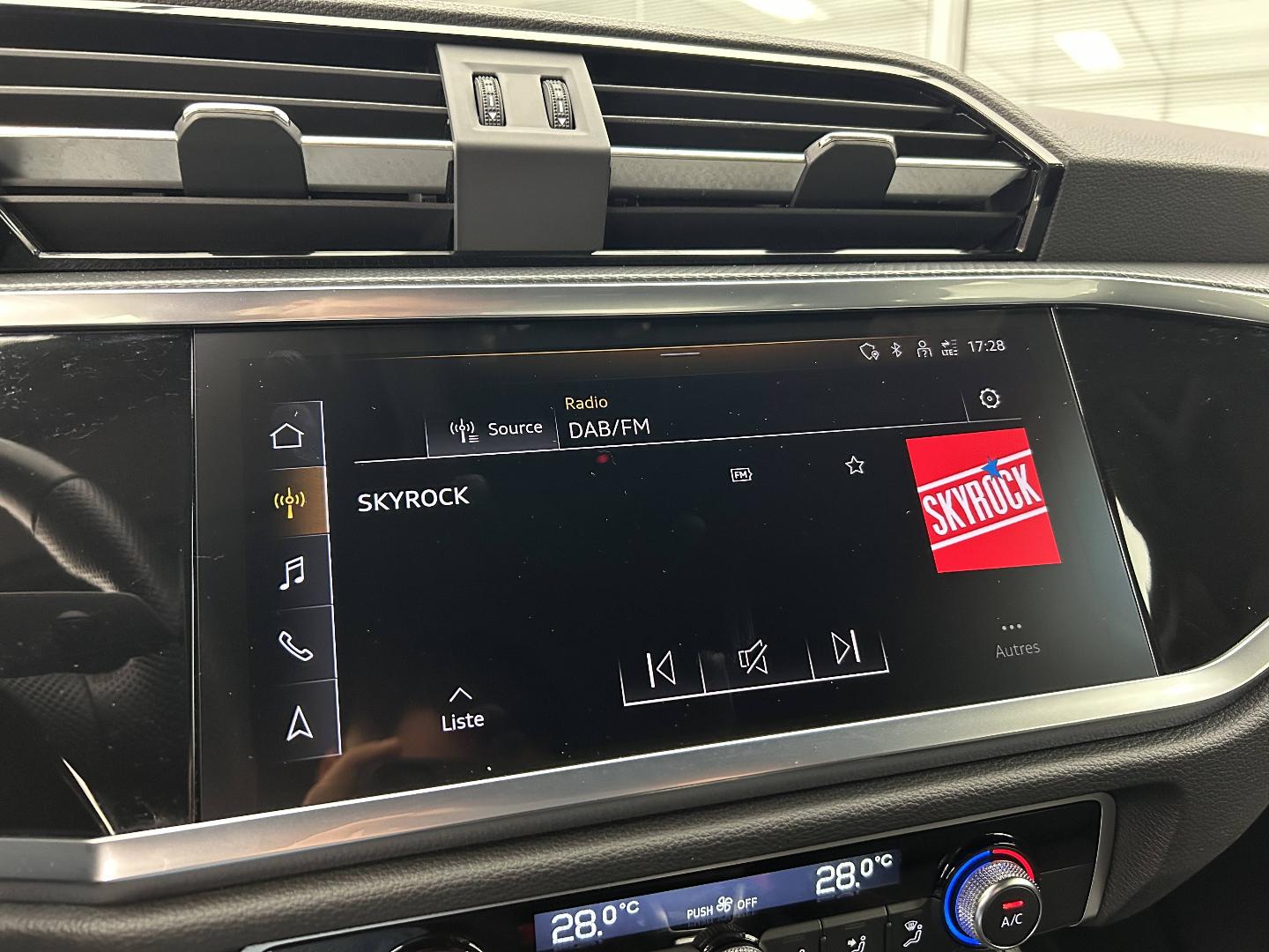 Image about Audi Q3 TFSI e S line 45 TFSI e 180 kW (245 ch) S tronic
