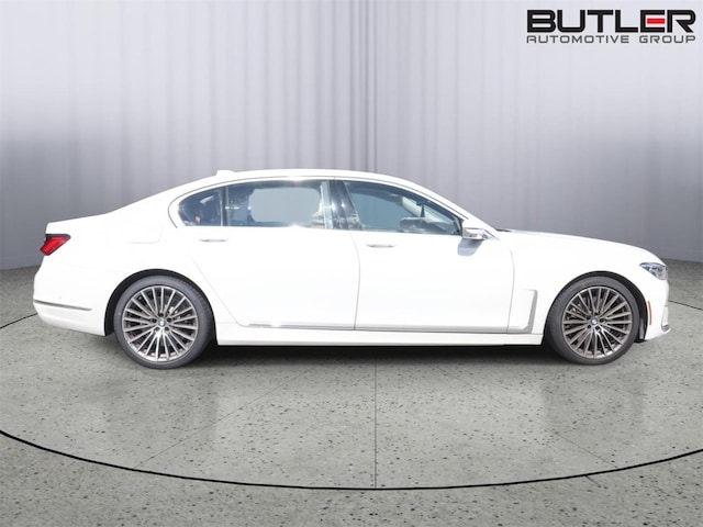 2022 BMW 750