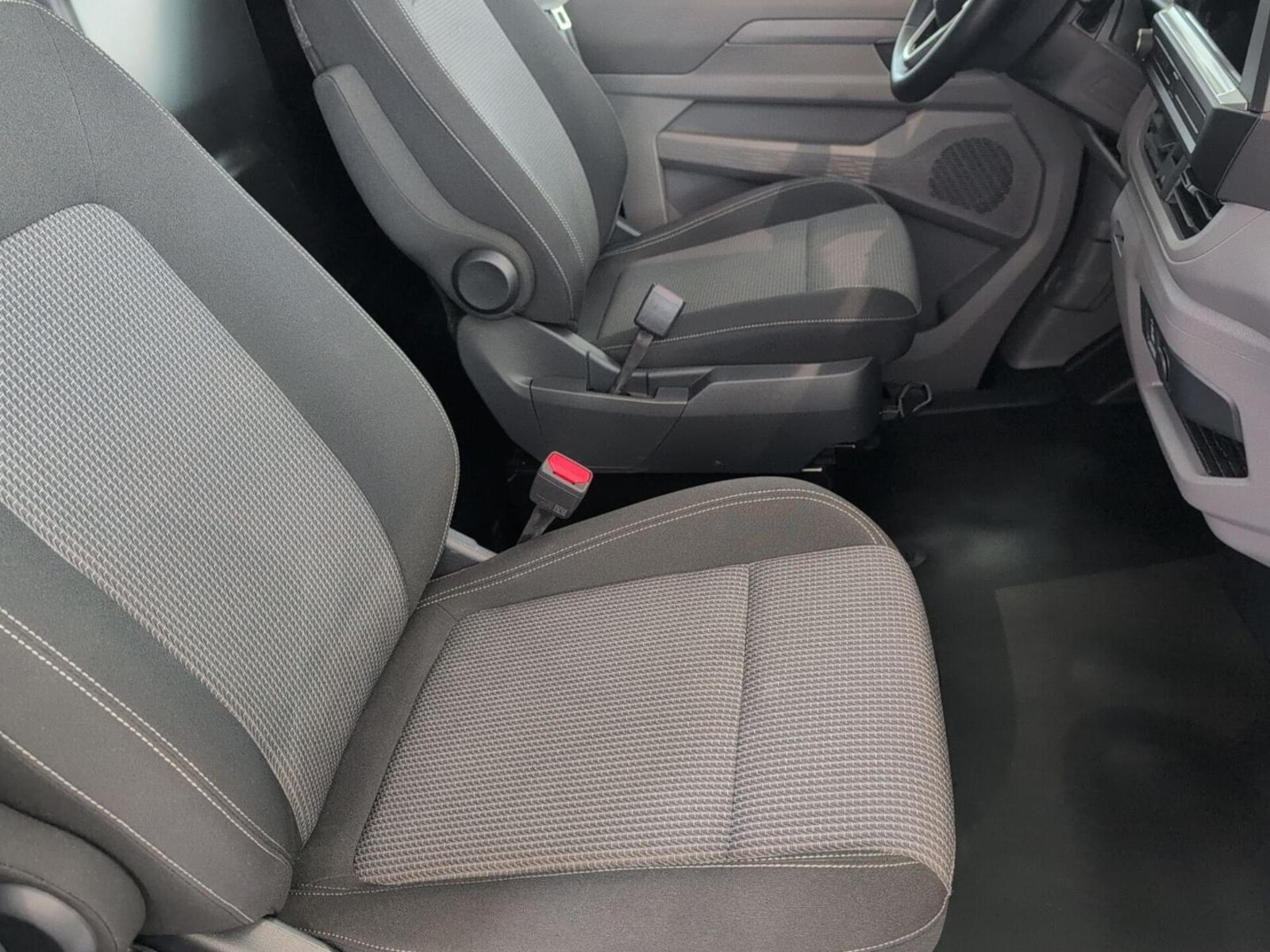 Volkswagen Transporter Kasten kurzer Radstand – Bild 10