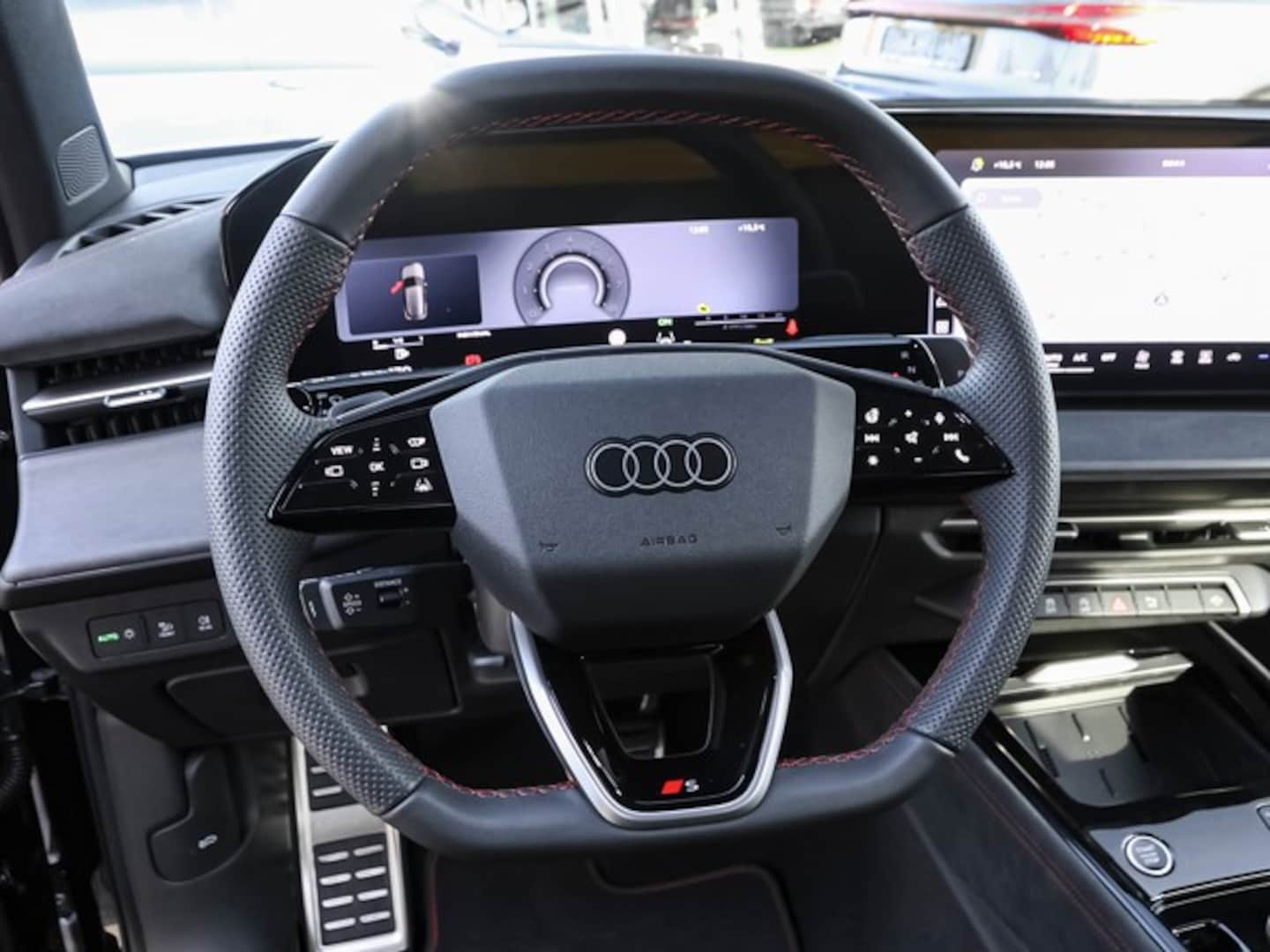 Bild über Audi Q3 SUV TFSI quattro 195 kW S tronic - für weitere Informationen kontaktieren Sie den Audi Partner