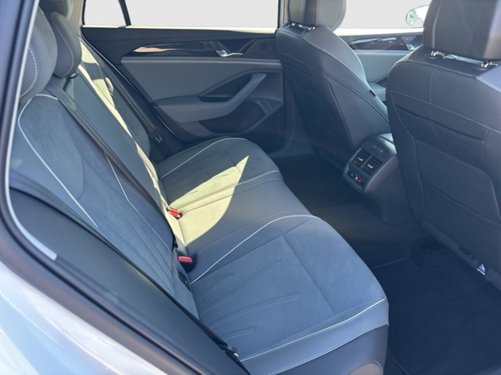 Volkswagen Passat – Bild 13
