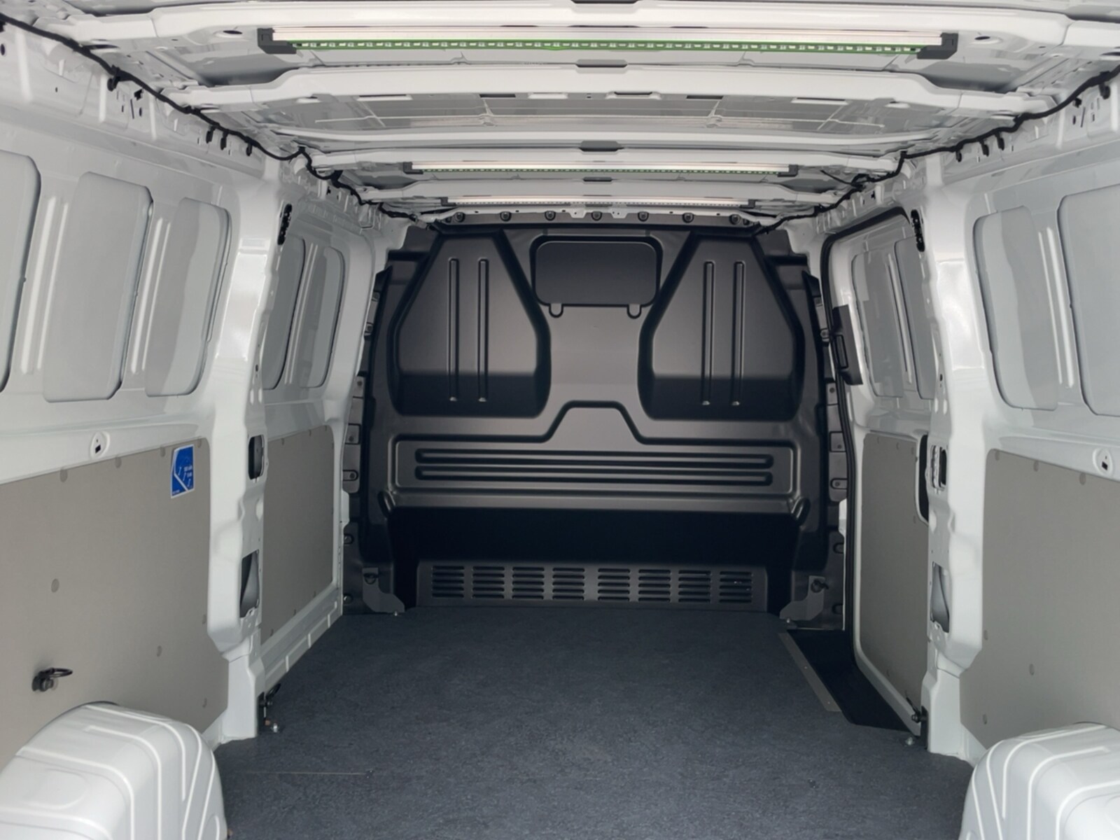 Volkswagen Transporter Kasten langer Radstand – Bild 6