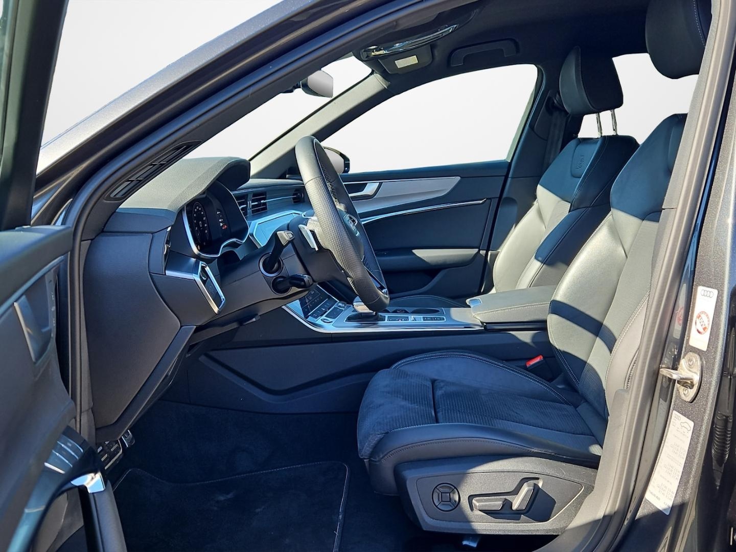 Bild über Audi S6 Avant TDI quattro tiptronic - für weitere Informationen kontaktieren Sie den Audi Partner