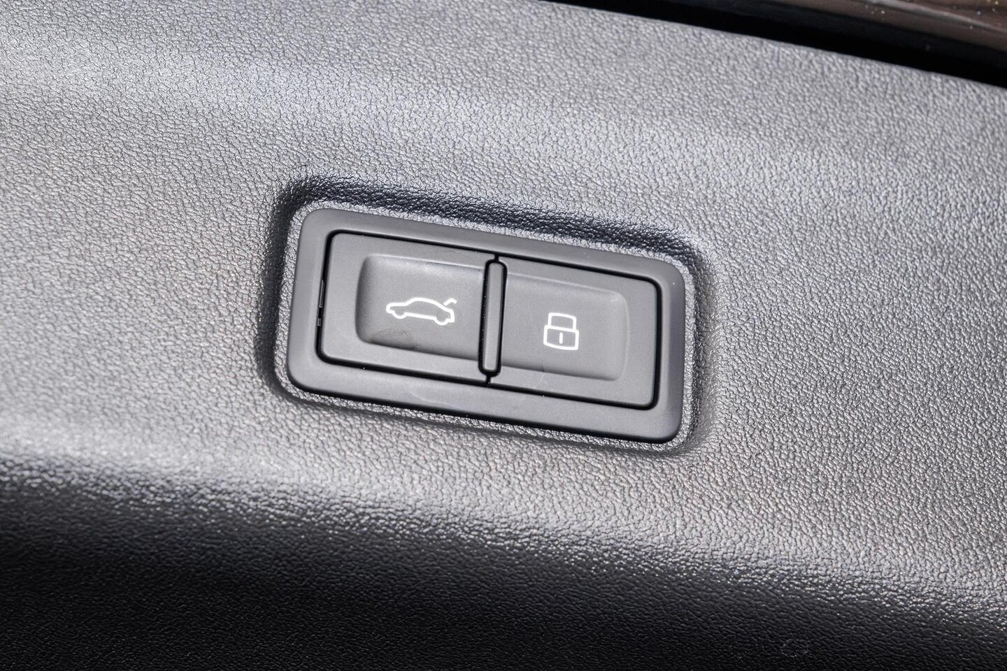 Image about Audi Q6 SUV e-tron e-tron quattro