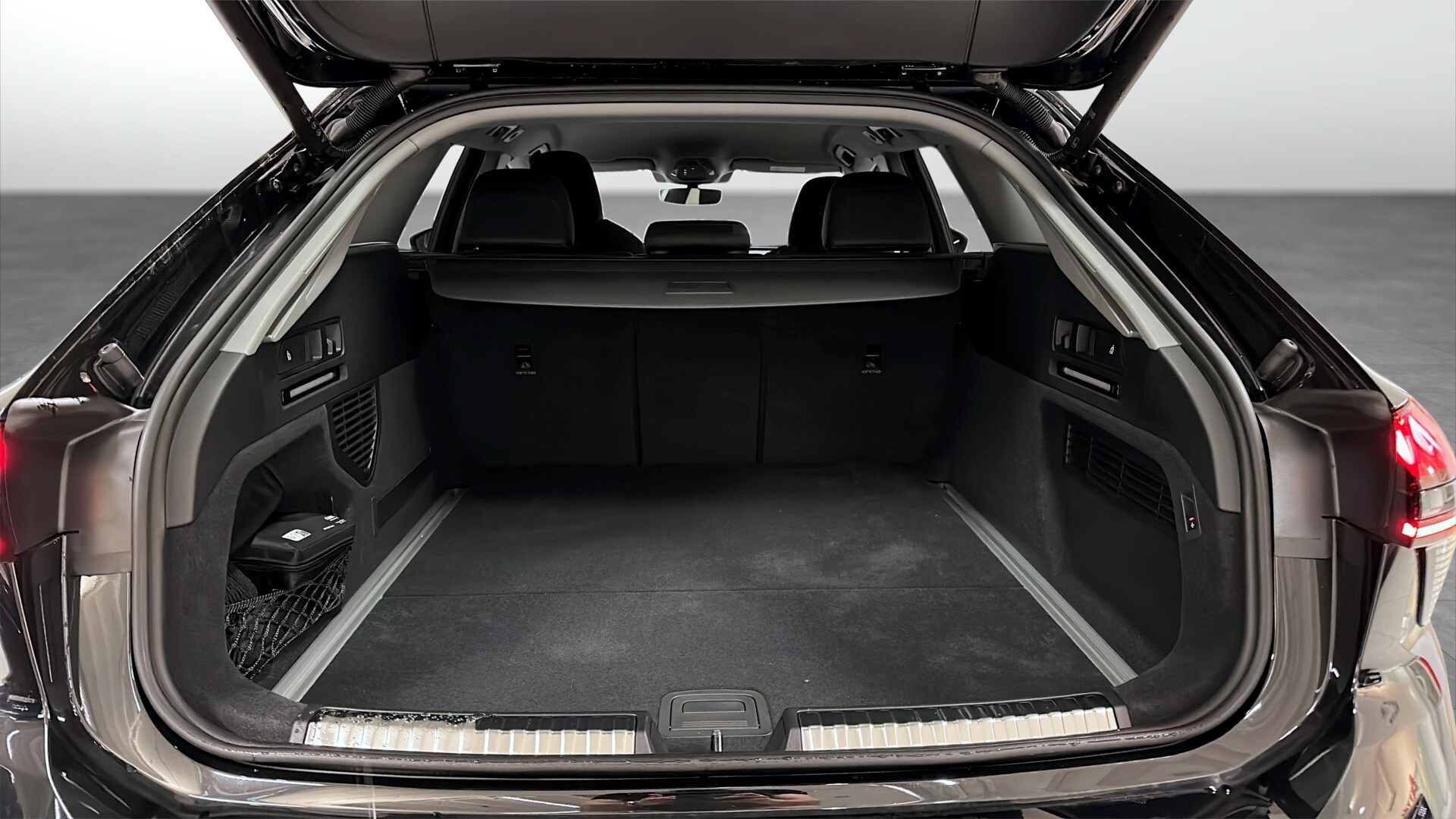 Bild som visar&nbsp;Audi A6 Avant&nbsp;A6 Avant TDI quattro Proline 150 kWS tronic - för mer information kontakta din Audi Partner