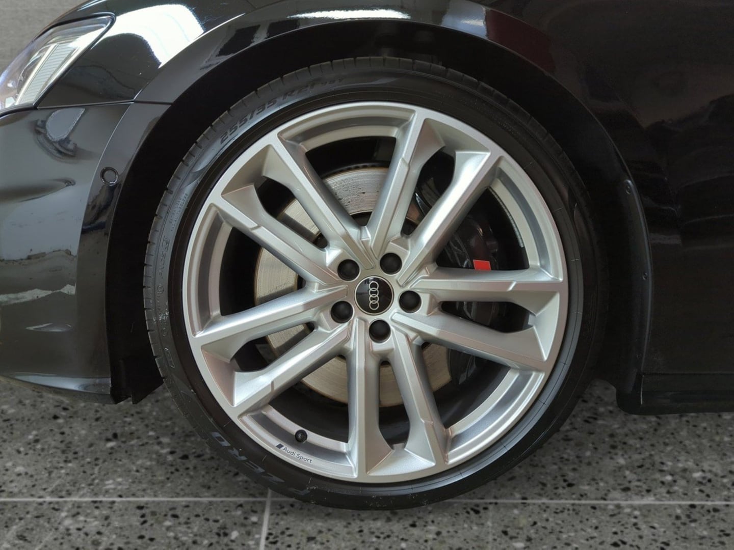 Bild über Audi S6 Avant TDI quattro tiptronic - für weitere Informationen kontaktieren Sie den Audi Partner