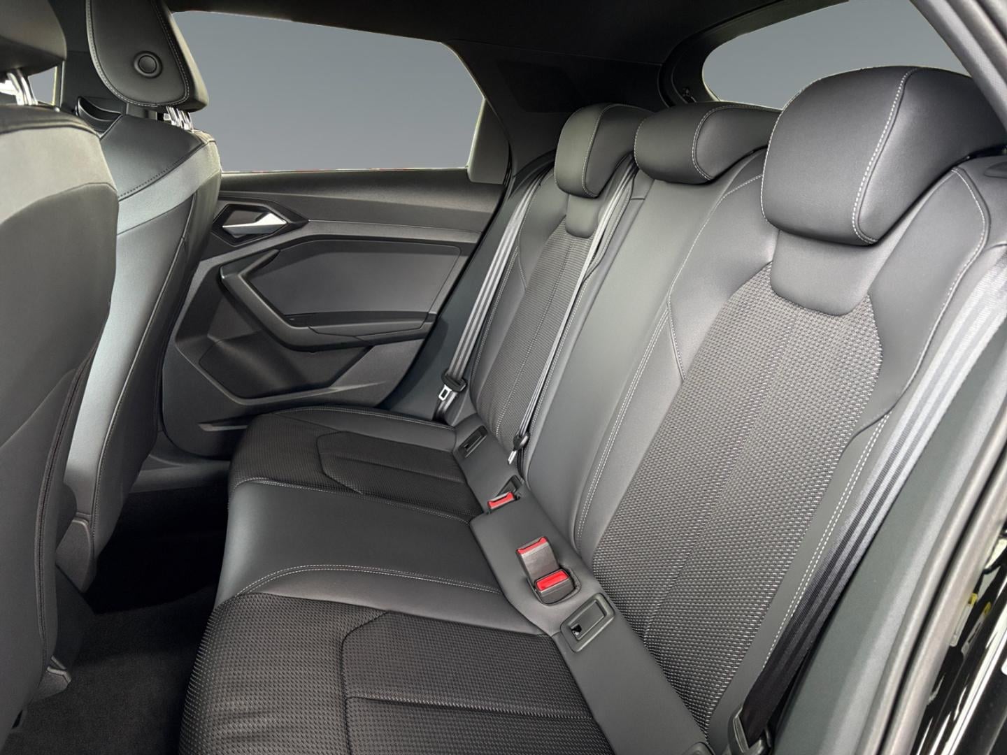 Bild über Audi A1 Sportback S line 40 TFSI S tronic - für weitere Informationen kontaktieren Sie den Audi Partner