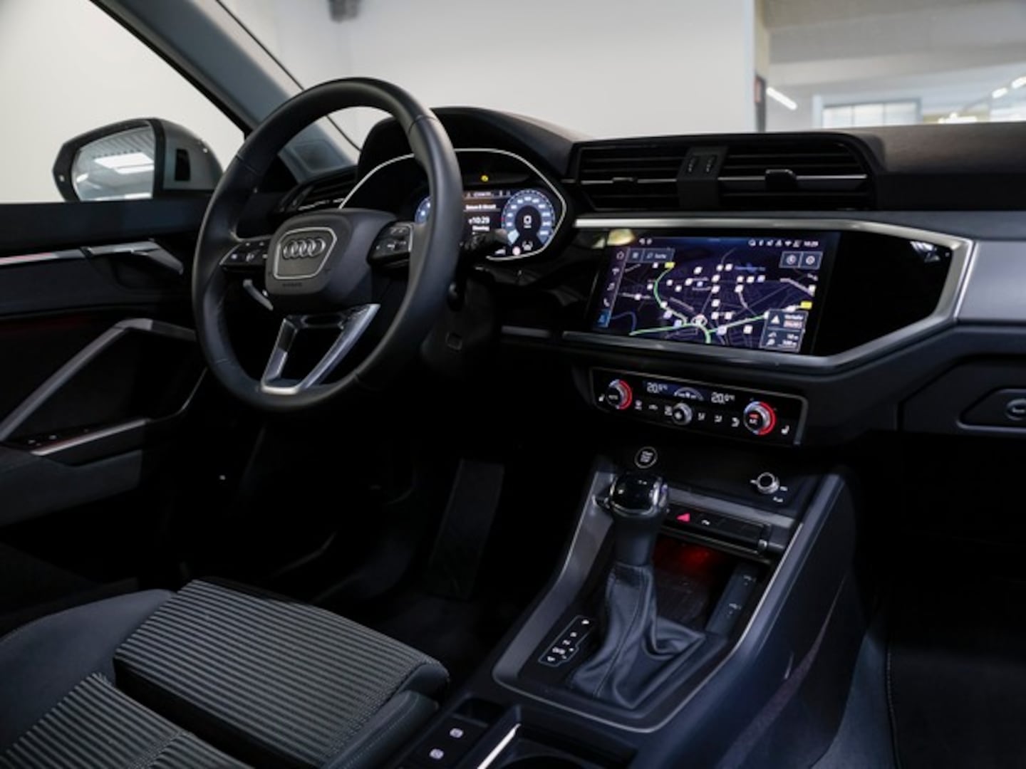 Bild über Audi Q3 TFSI quattro 180 kW S tronic - für weitere Informationen kontaktieren Sie den Audi Partner