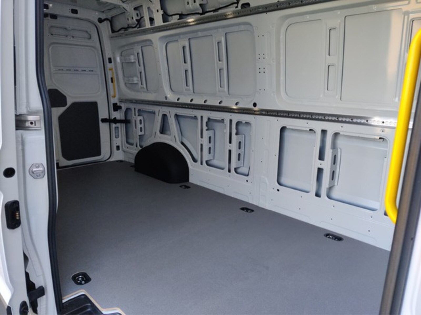 Volkswagen Crafter Kasten langer Radstand – Bild 10