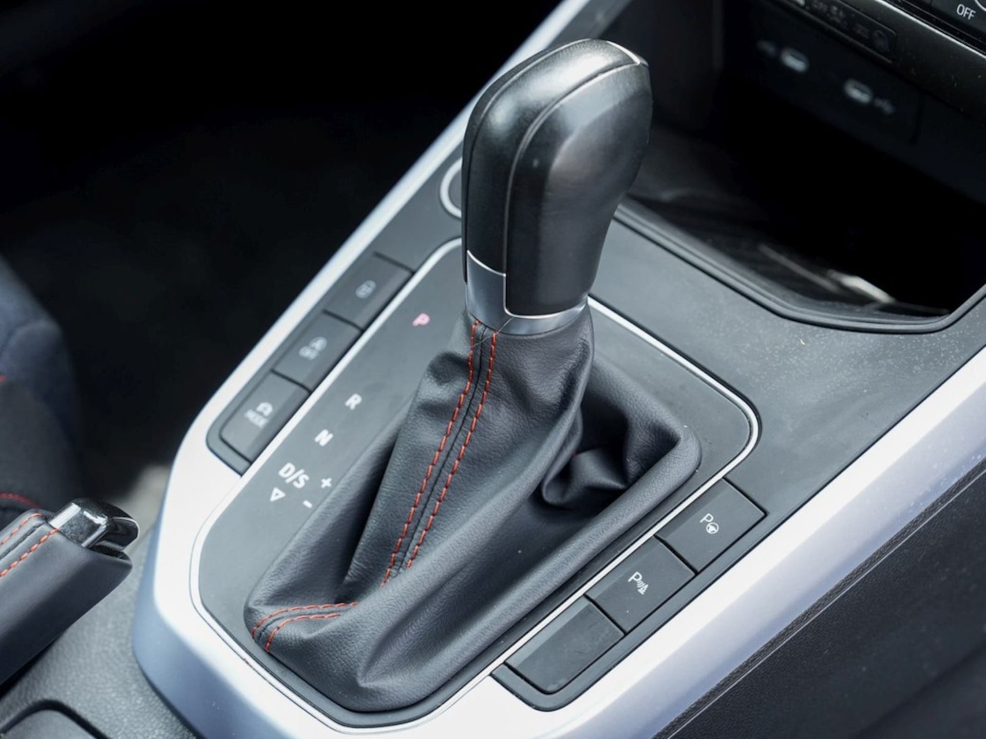 SEAT Arona FR