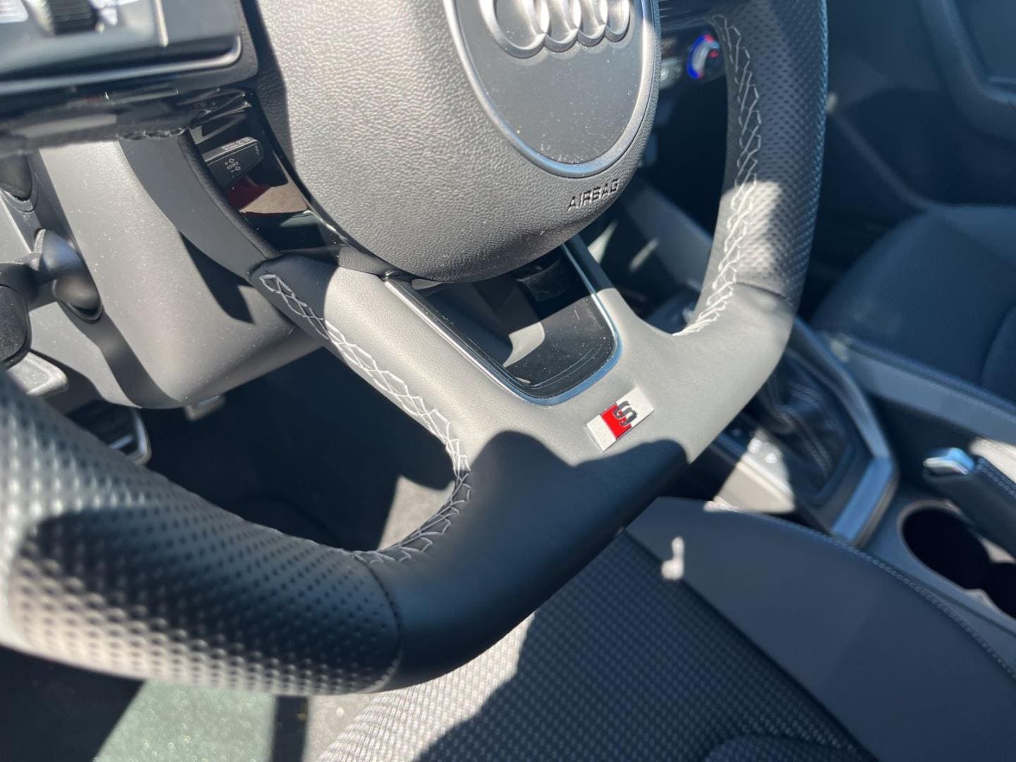 Bild über Audi A1 Sportback S line 30 TFSI S tronic - für weitere Informationen kontaktieren Sie den Audi Partner