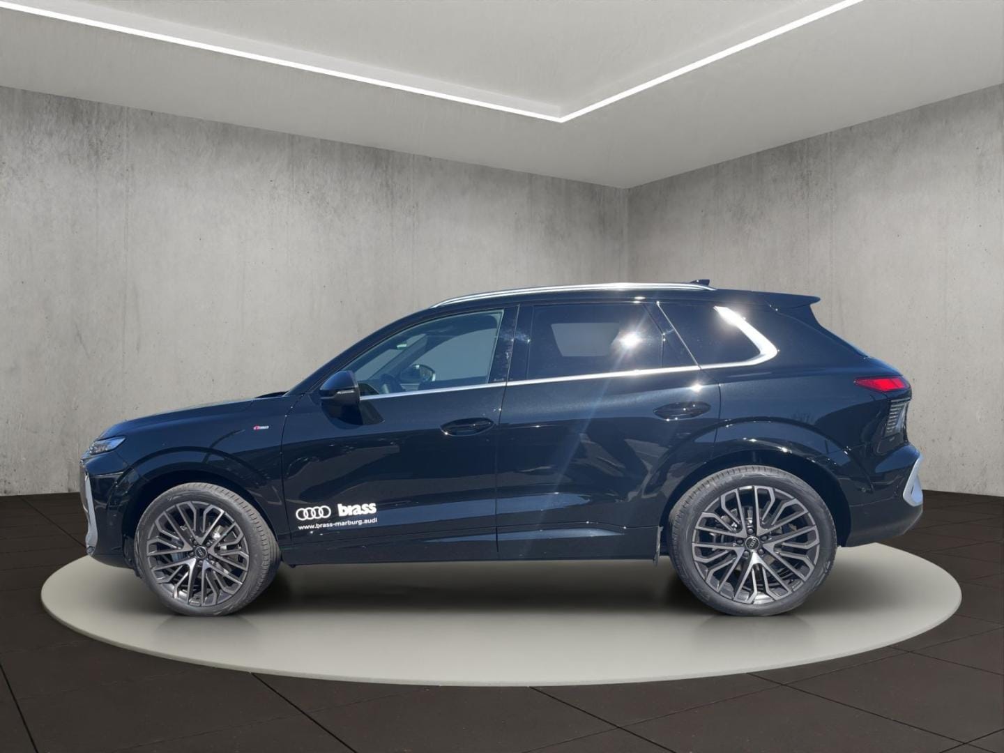 Bild über Audi Q3 SUV TFSI quattro 195 kW S tronic - für weitere Informationen kontaktieren Sie den Audi Partner