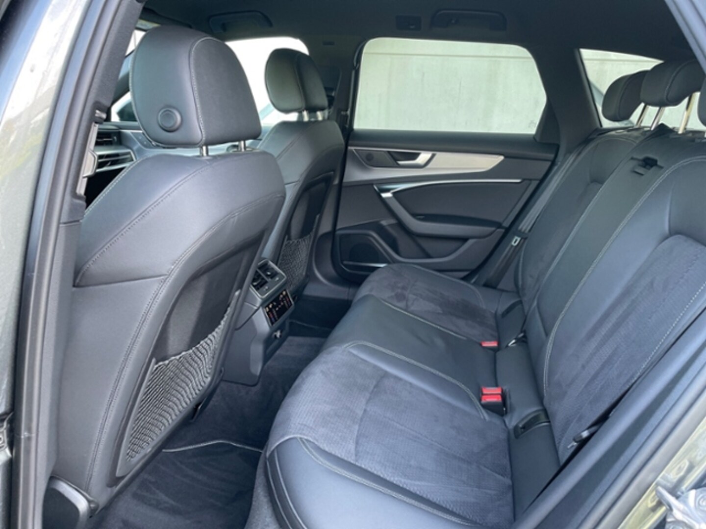 Bild über Audi S6 Avant TDI quattro tiptronic - für weitere Informationen kontaktieren Sie den Audi Partner