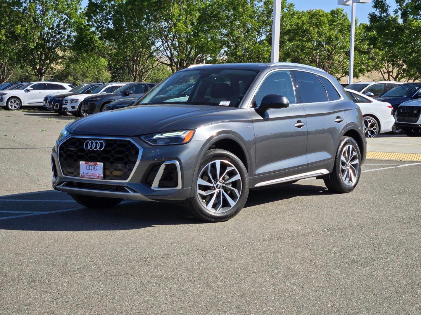 2022 Audi Q5 45 Premium's photo