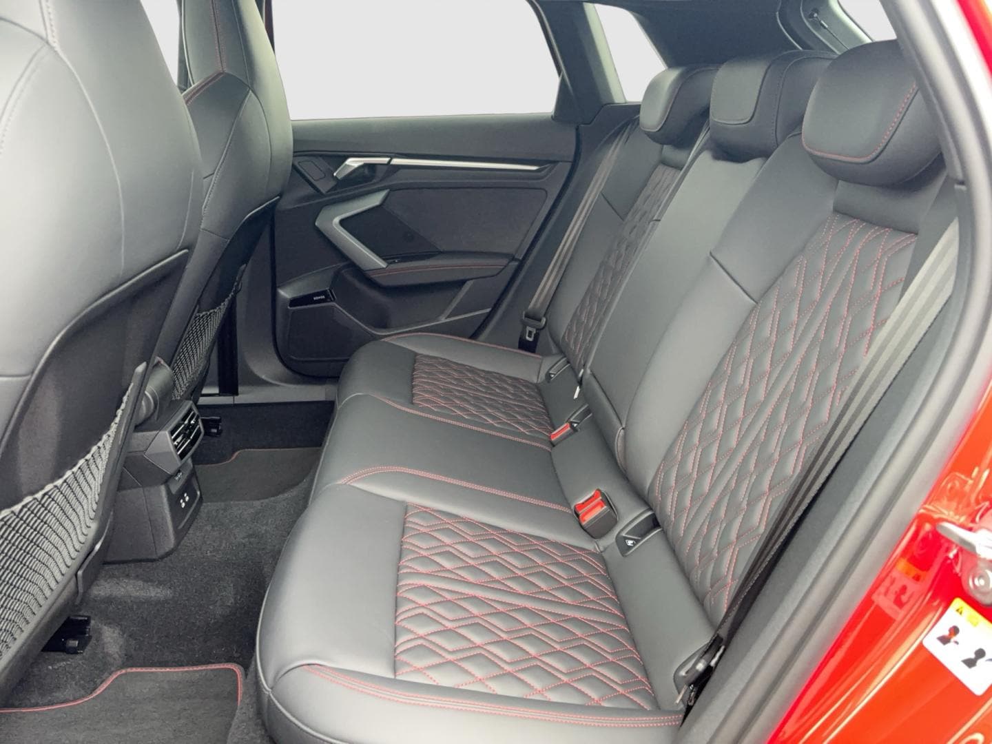 Bild über Audi S3 Sportback TFSI quattro S tronic - für weitere Informationen kontaktieren Sie den Audi Partner